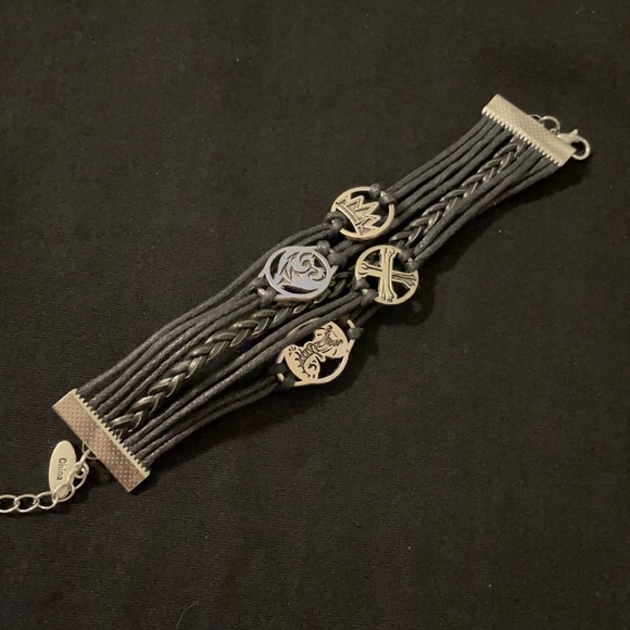 Disney’s Descendants 1 bracelet - Picture 1 of 4